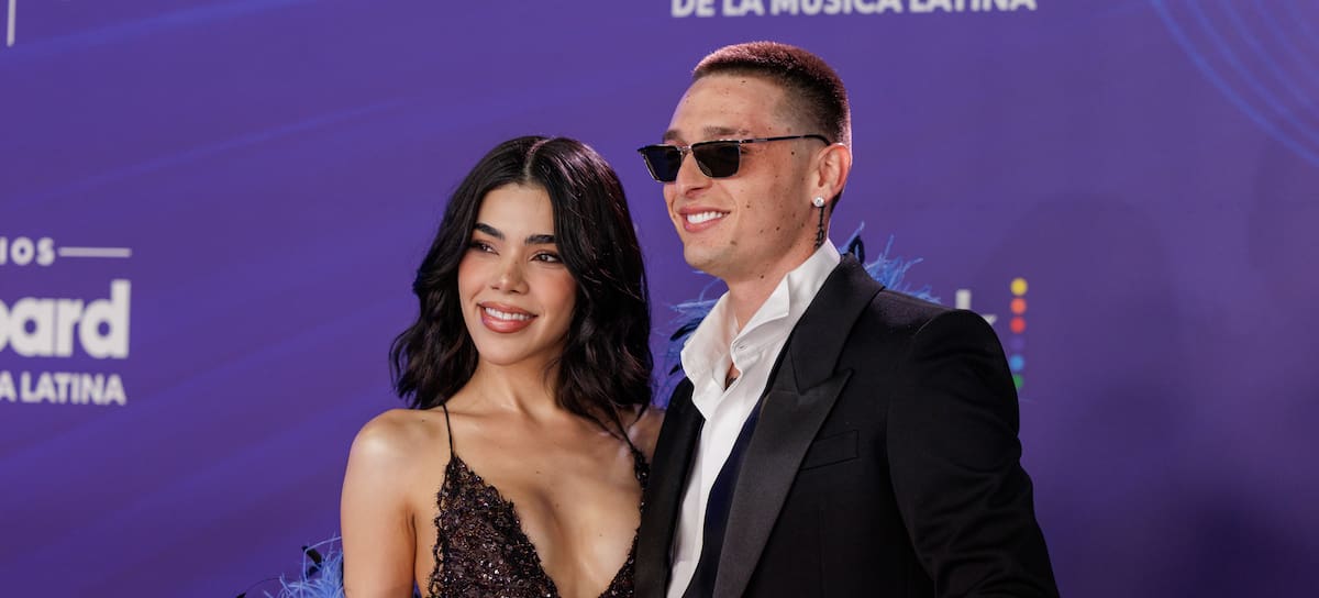 Kenia Os y Peso Pluma asisten a la entrega de los Premios Billboard de la Música Latina 2025, celebrada en el James L. Knight Center el 23 de octubre de 2025 en Miami, Florida.