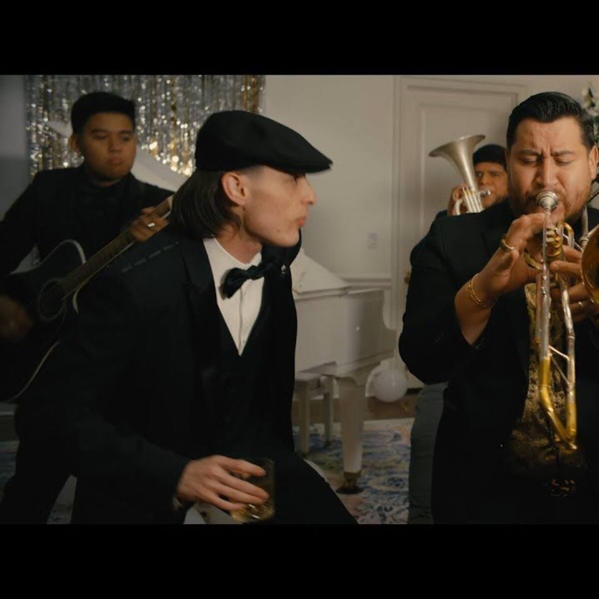 Peso Pluma & Eslabón Armado’s ‘Ella Baila Sola’ Consolidates The Top Spot On Lista Los40 USA