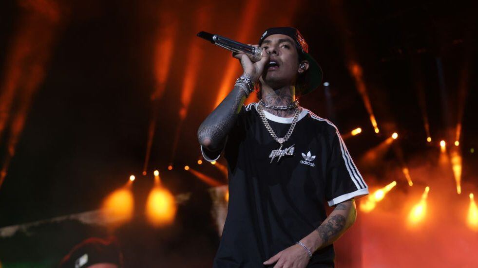 Natanael Cano se presenta en el escenario durante su gira «Tumbado» en el Estadio GNP Seguros. (Ismael Rosas/Eyepix Group/Getty Images)