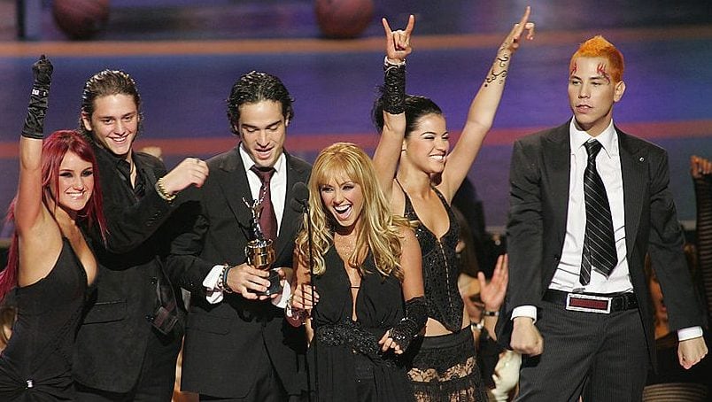 Cast members of ‘Rebelde RBD’, winner of Mi Idolo Es award. Rodrigo Varela/Getty Images.