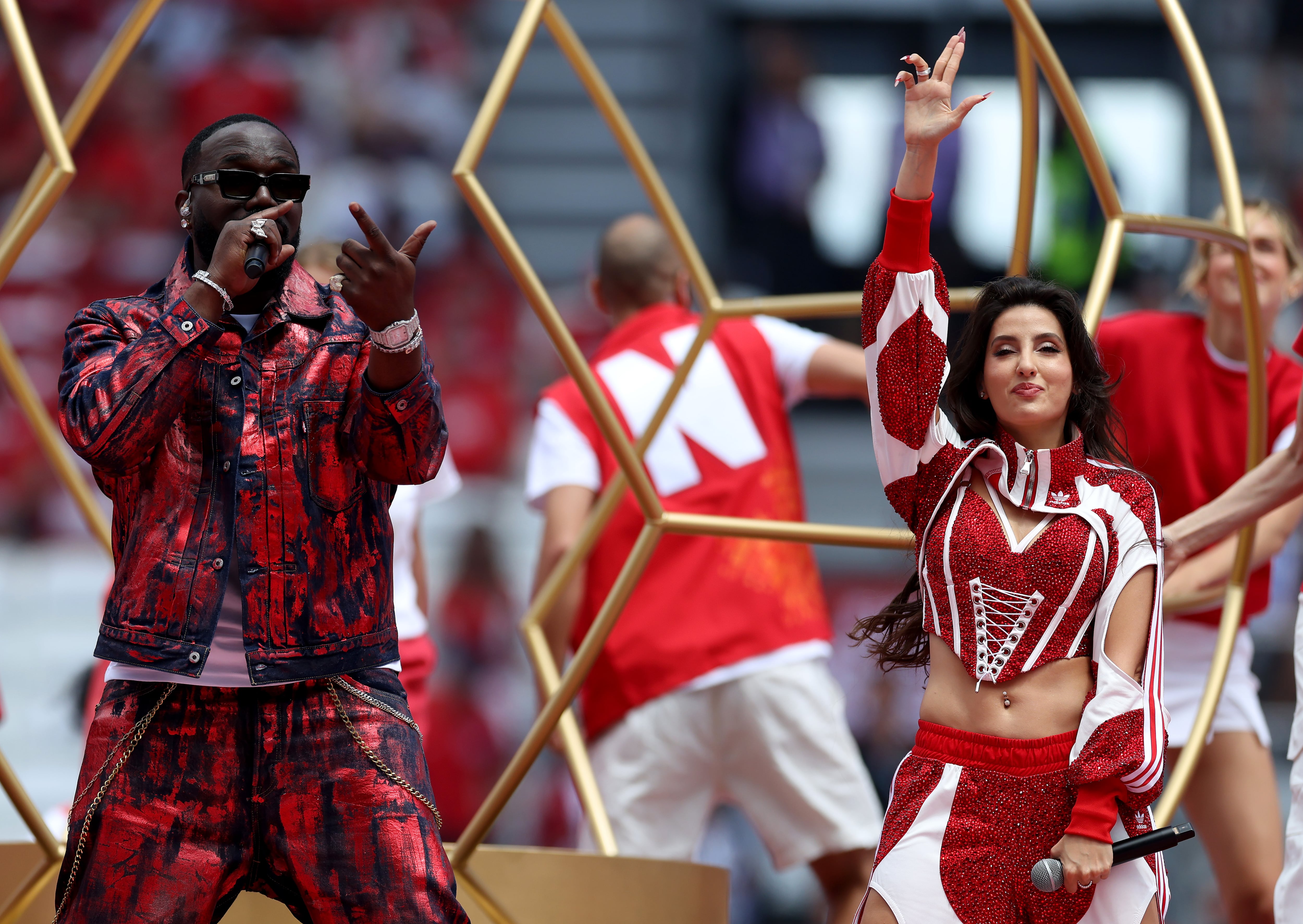 Vegedream y Nora Fatehi actúan durante la ceremonia inaugural previa al partido del Grupo B de la Copa Mundial de la FIFA 2026 entre Canadá y Bosnia y Herzegovina, celebrado en el Estadio de Toronto el 12 de junio de 2026 en Toronto, Ontario.