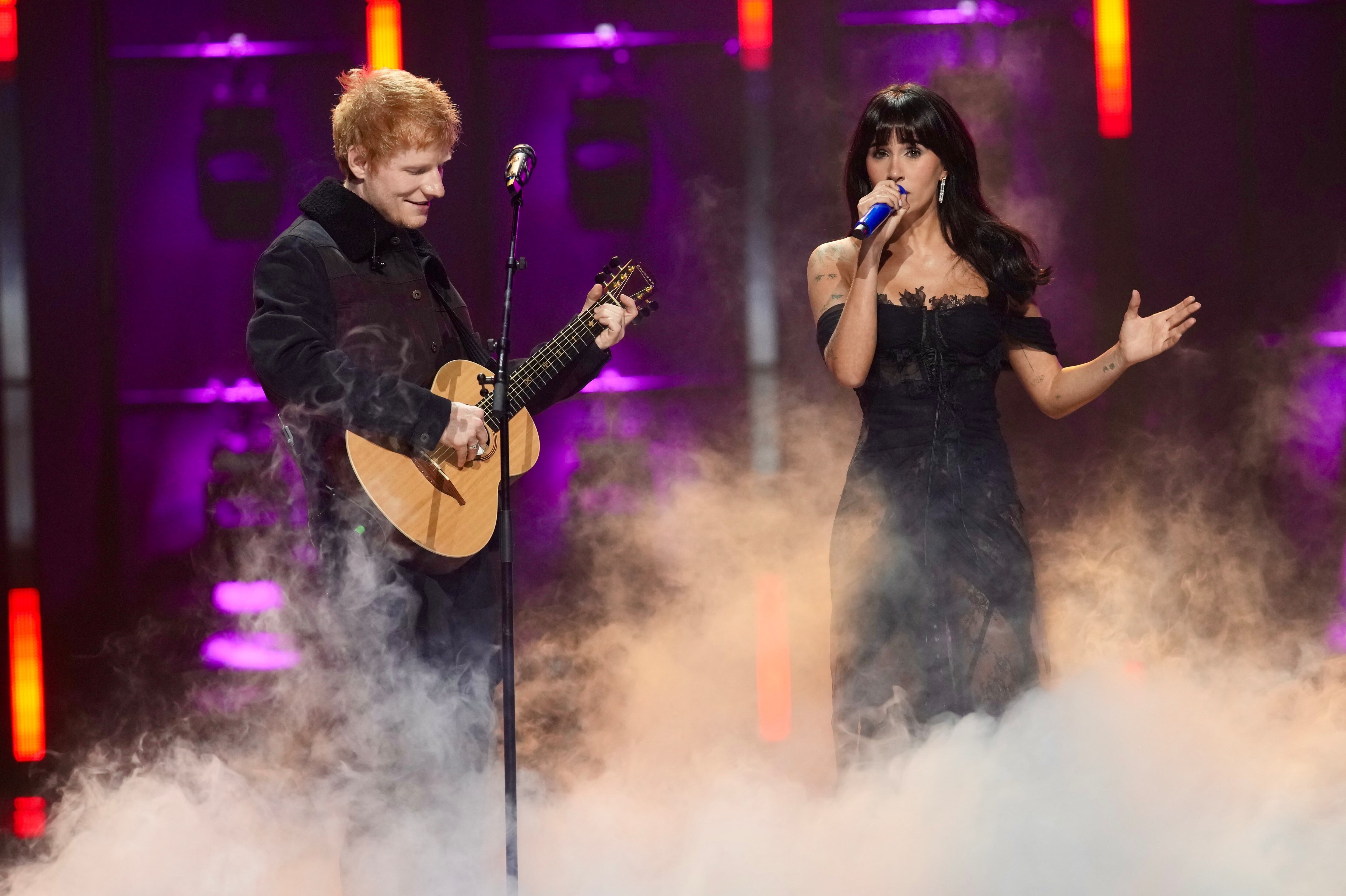 Una de las grandes sorpresas de la noche fue el dueto de Ed Sheeran y Aitana