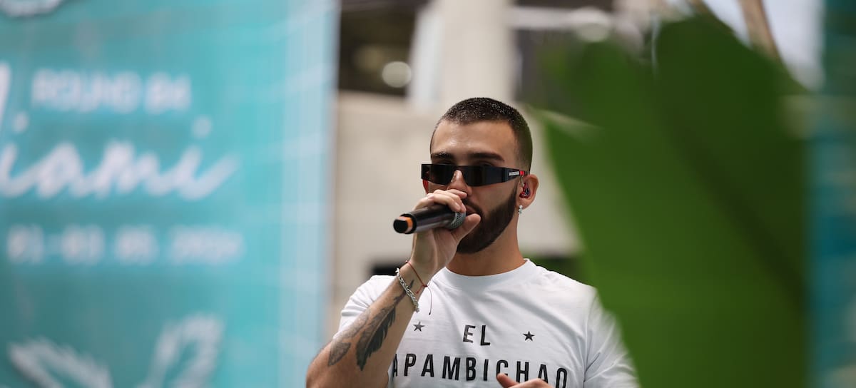 Manuel Turizo actúa antes del Gran Premio de Fórmula 1 de Miami en el Autódromo Internacional de Miami el 3 de mayo de 2026 en Miami, Florida.