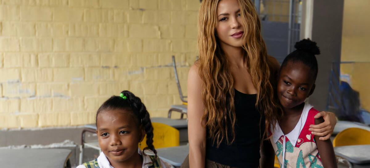 Shakira en el Chocó colombiano tras el terremoto de Colombia el 17 de agosto. Via Artist Publicist.