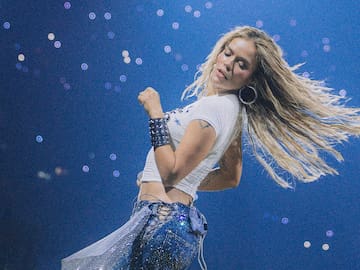 Karol G habla del desamor de Feid en inglés junto a Bruno Mars en Still: letra en español traducida