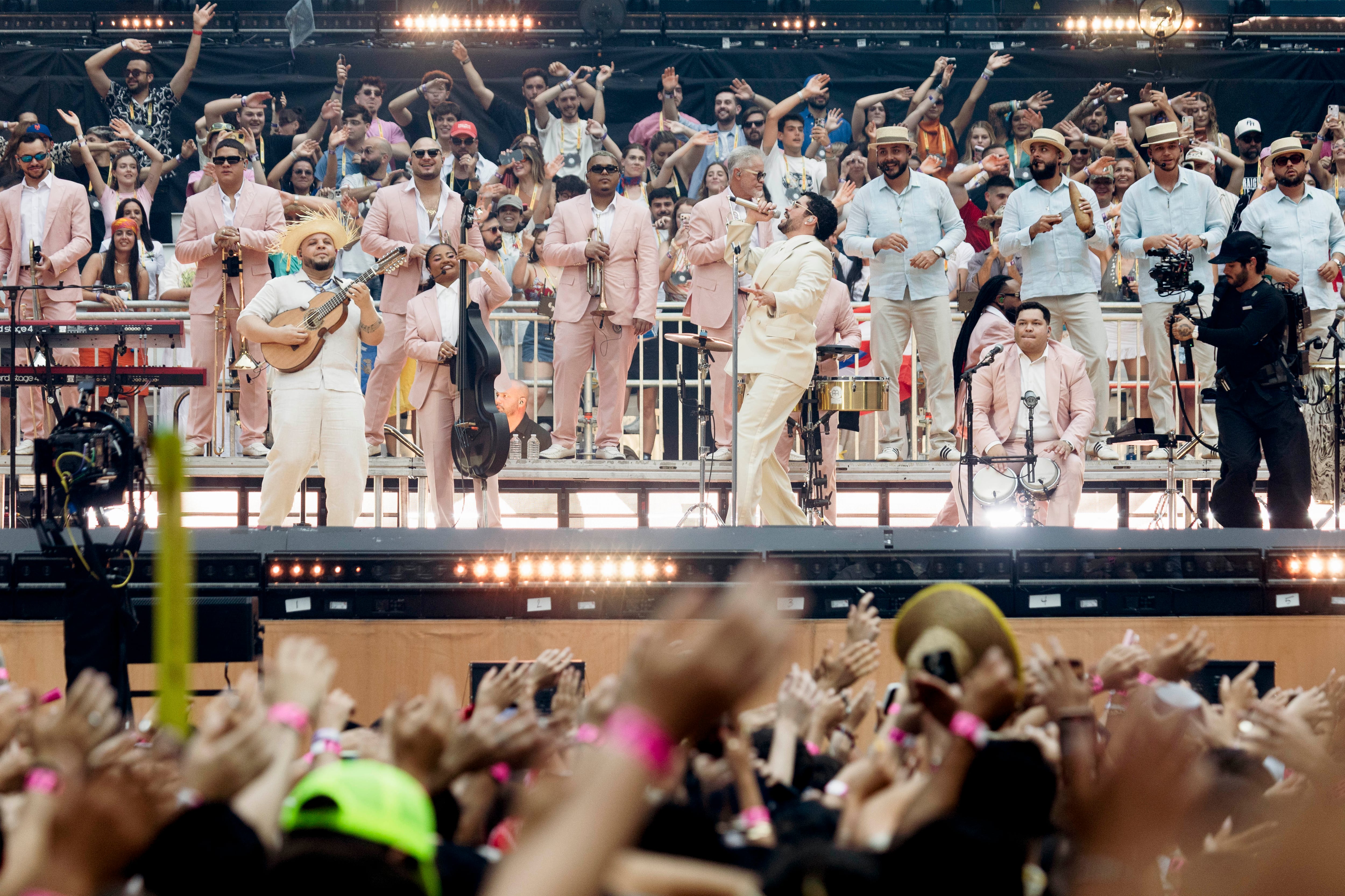 Bad Bunny en su último concierto con la gira 'Debí Tirar Más Fotos Tour' en el Riyadh Air Metropolitano de Madrid, 15 de junio de 2026.