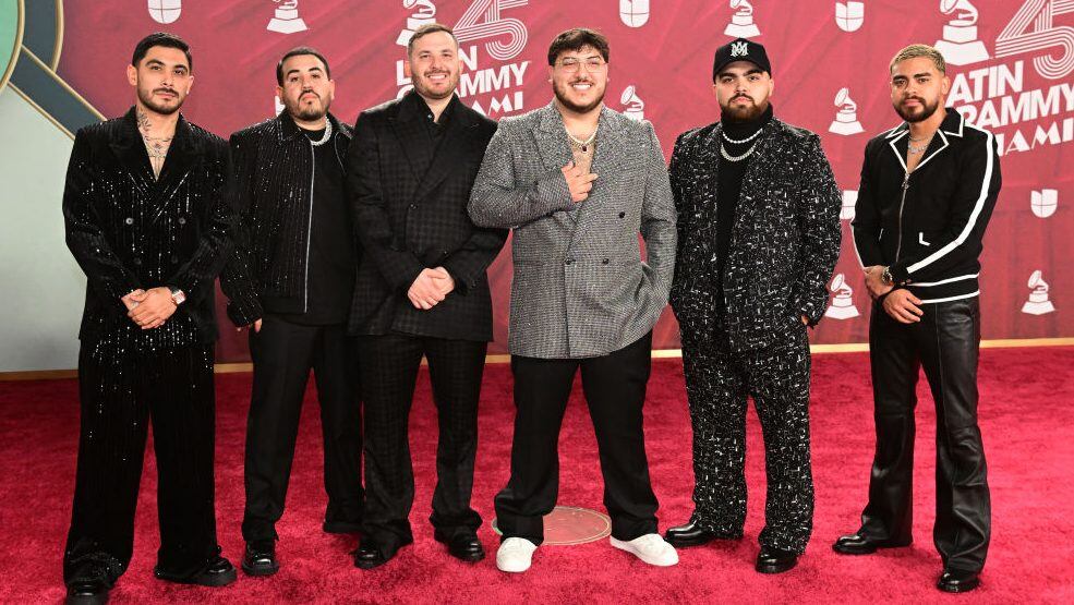 La banda mexicano-estadounidense Grupo Frontera asiste a la 25.ª Entrega Anual de los Premios Grammy Latinos en el Kaseya Center de Miami, Florida, el 14 de noviembre de 2024. Giorgio VIERA / AFP) (Foto de GIORGIO VIERA/AFP vía Getty Images
