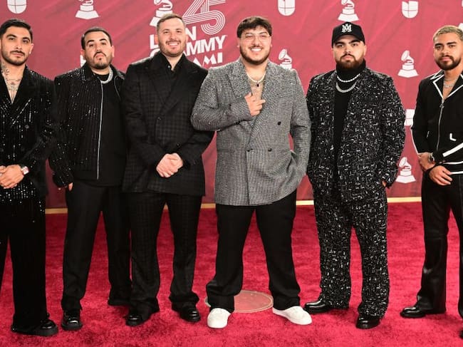 La banda mexicano-estadounidense Grupo Frontera asiste a la 25.ª Entrega Anual de los Premios Grammy Latinos en el Kaseya Center de Miami, Florida, el 14 de noviembre de 2024. Giorgio VIERA / AFP) (Foto de GIORGIO VIERA/AFP vía Getty Images
