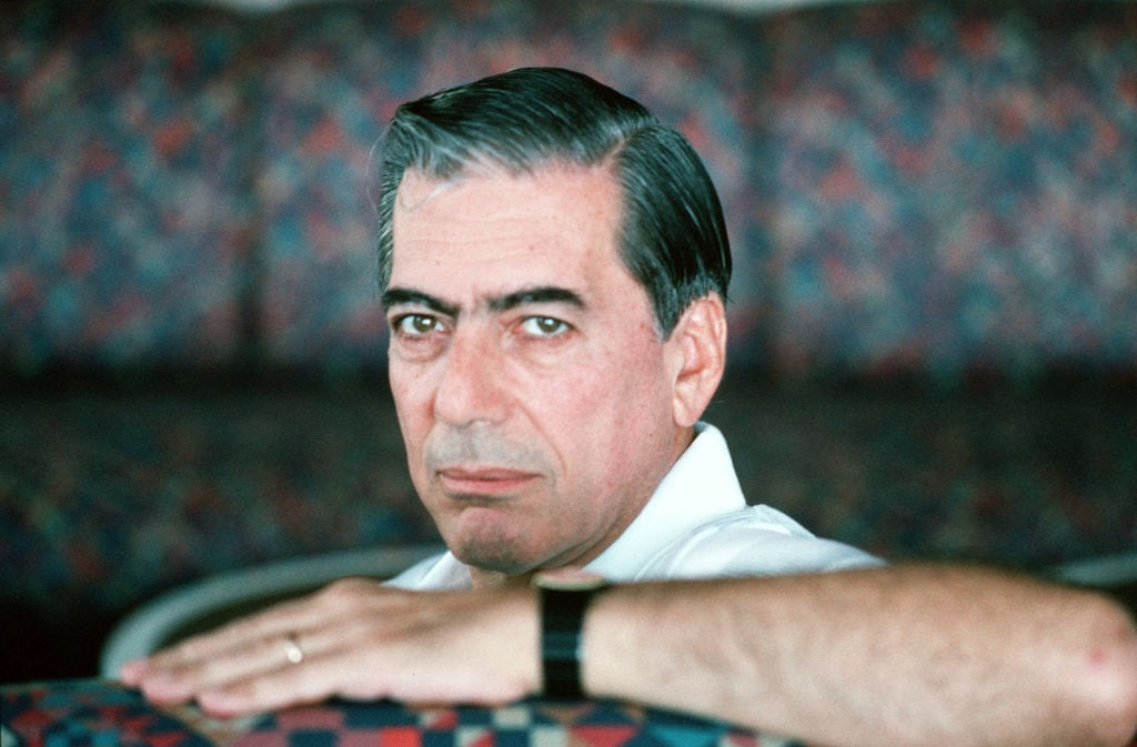 Peruvian writer, journalist, essayist, college professor Mario Vargas Llosa, Taormina, Italy, 27th July 1990. (Photo by Leonardo Cendamo/Getty Images)