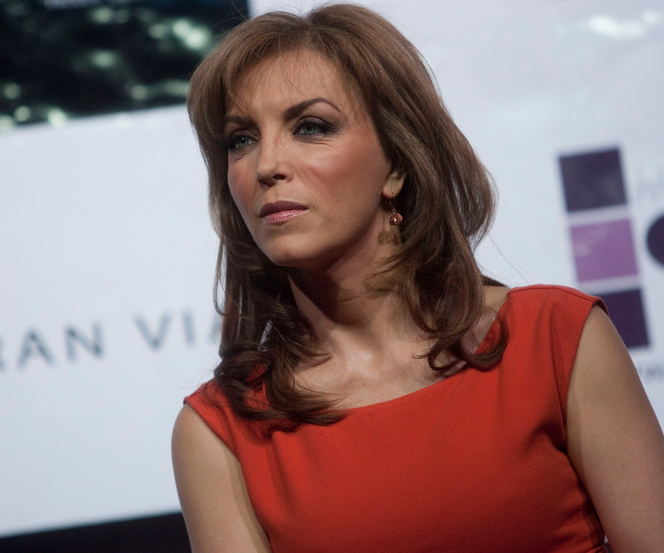 Laura Flores asiste a una rueda de prensa junto al reparto de la obra de teatro «Bajo Cero» en el teatro Libanes el 9 de marzo de 2011 en la Ciudad de México, México.
