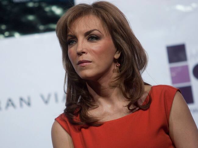 Laura Flores asiste a una rueda de prensa junto al reparto de la obra de teatro «Bajo Cero» en el teatro Libanes el 9 de marzo de 2011 en la Ciudad de México, México.