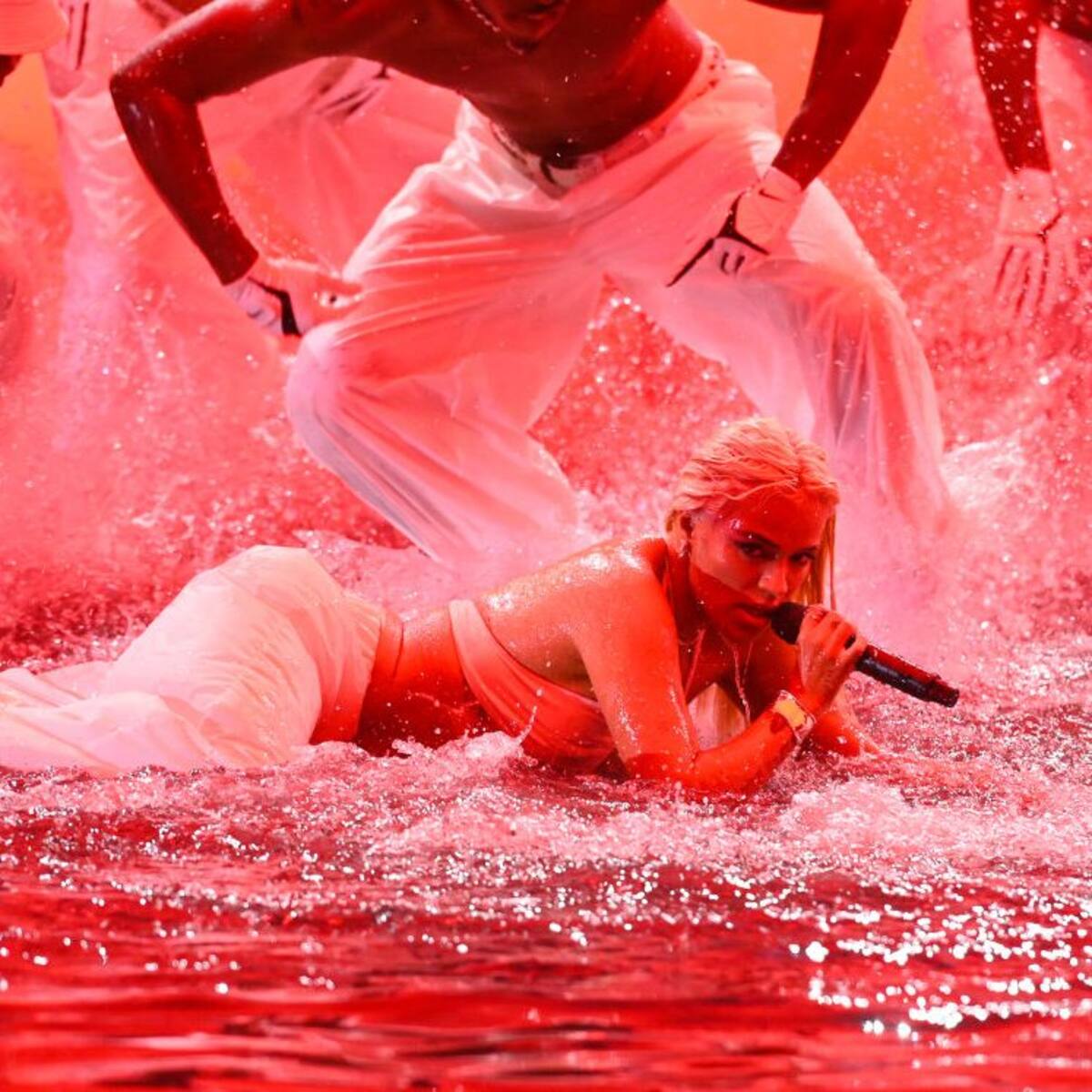 What’s the Meaning of ‘QLONA,’ Karol G’s Hit at the Billboard Music Awards: Lyrics in English