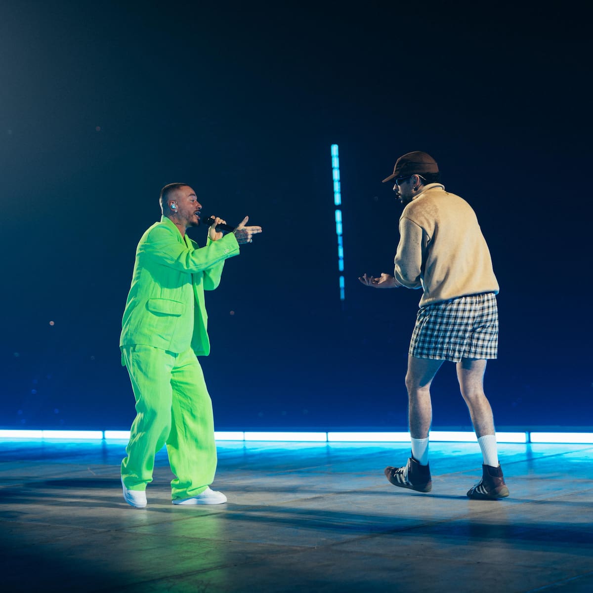 Las canciones que cantó J Balvin junto a Bad Bunny en París: las mejores fotos y videos