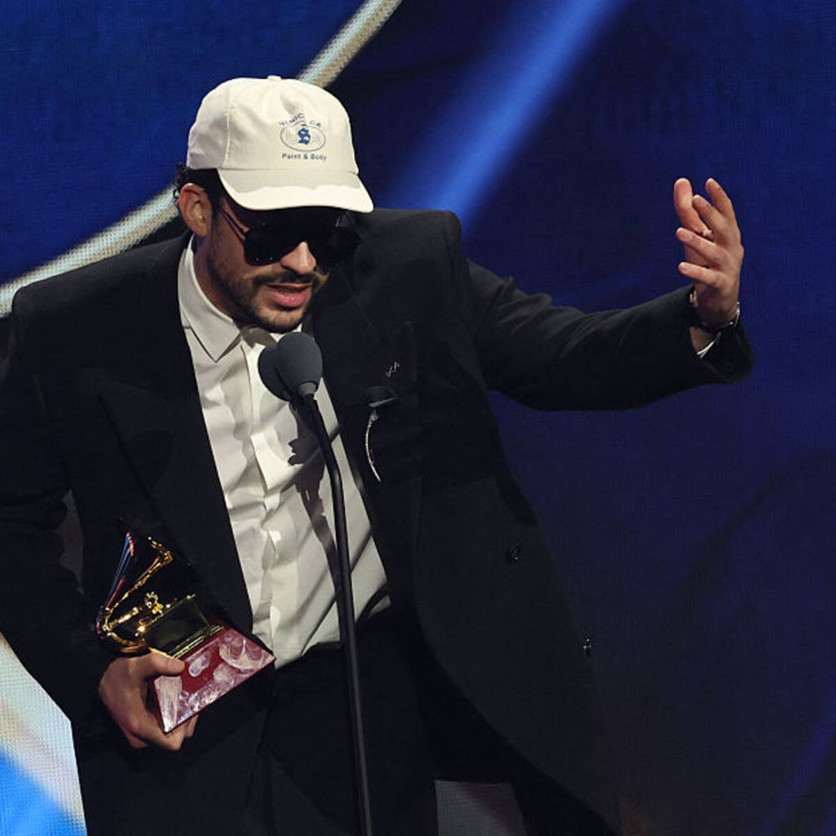 ‘EoO’ by Bad Bunny: Meaning and English Lyrics