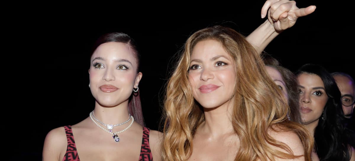 Shakira y Emilia Mernes en los Billboard Latin Women In Music de 2023 en Coral Gables, Florida.