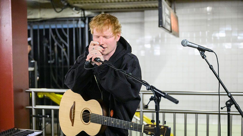 THE TONIGHT SHOW STARRING JIMMY FALLON — Episode 2122 — Pictured: Singer-songwriter Ed Sheeran during «Subway Busking» on Tuesday, April 8, 2025 — (Photo by: Todd Owyoung/NBC via Getty Images)
