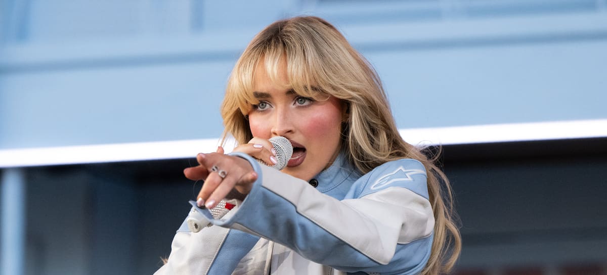 La cantante Sabrina Carpenter actúa en el escenario durante la primera jornada del Festival de Música y Arte del Valle de Coachella, celebrado en el Empire Polo Club el 19 de abril de 2024 en Indio, California. Scott Dudelson/Getty Images para Coachella