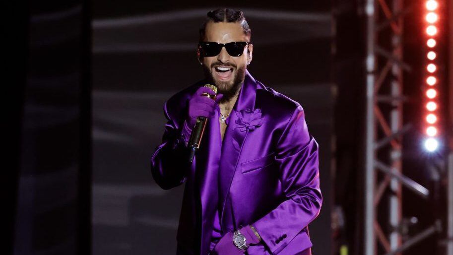 Maluma actúa en el escenario durante la 24ª Entrega Anual de los Latin Grammy el 16 de noviembre de 2023 en Sevilla, España. Kevin Winter/Getty Images para la Academia Latina de la Grabación
