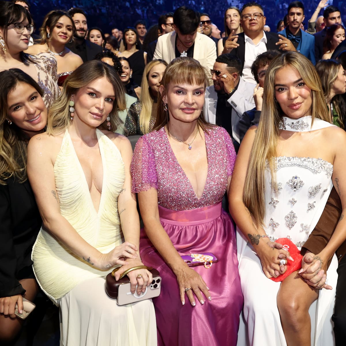 Ye Giraldo, hermana y mánager de Karol G, publica un comunicado pidiendo respeto por la situación familiar