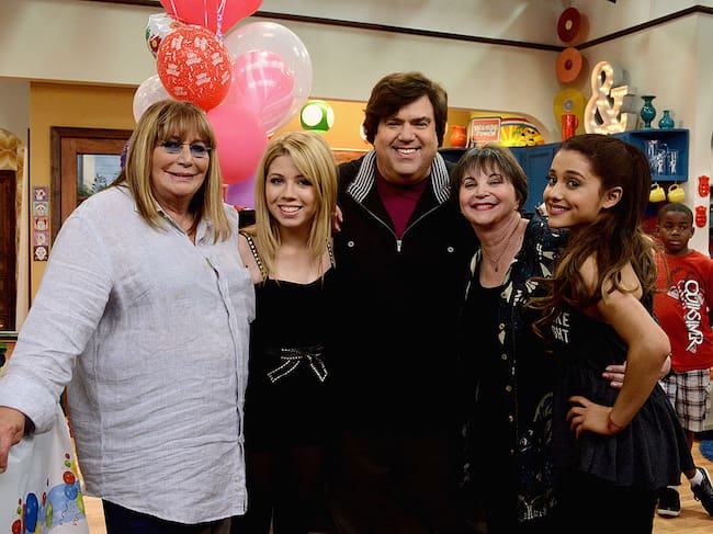 Penny Marshall and Cindy Williams make a guest appearance with creator/executive producer Dan Schneider on Nickelodeon’s Sam & Cat, starring Jennette McCurdy and Ariana Grande on June 26, 2013 in Los Angeles, California. Araya Diaz/Getty Images for Nickelodeon