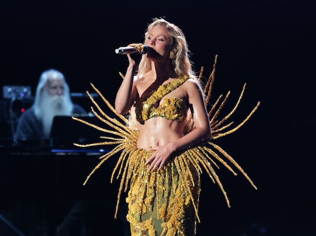Zara Larsson se presenta en el escenario durante la 68ª edición de los premios GRAMMY celebrada en el Crypto.com Arena el 1 de febrero de 2026 en Los Ángeles, California.