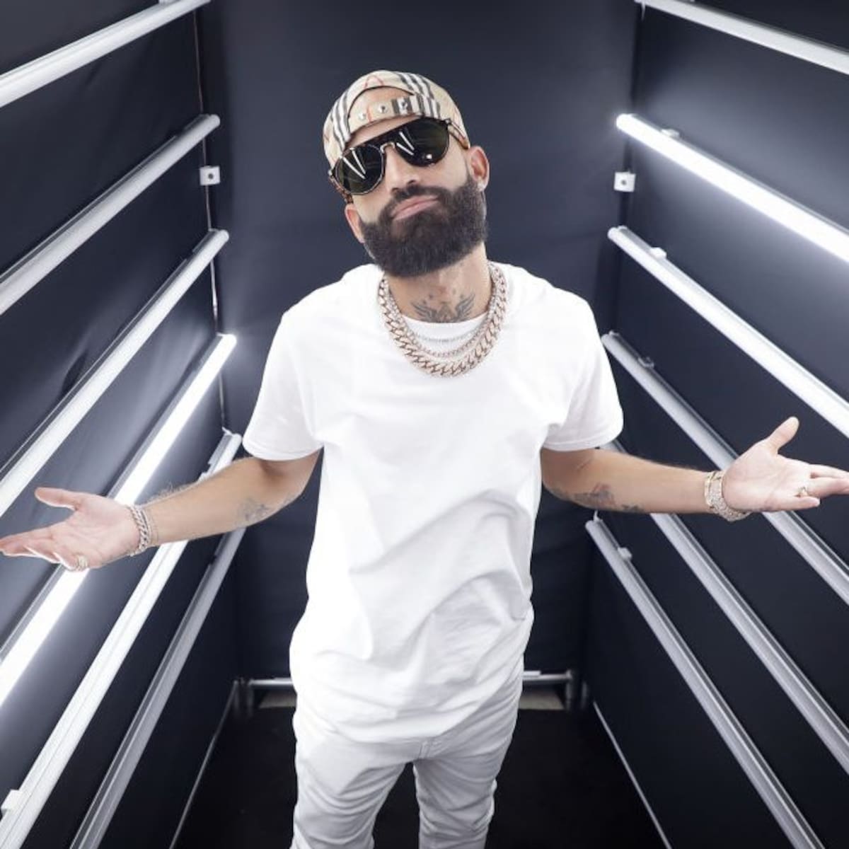 Arcángel’s «Narcan»: Lyrics in English