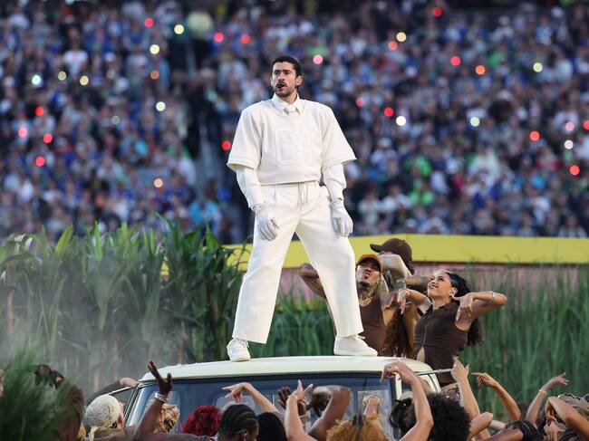 Bad Bunny actúa durante el espectáculo de medio tiempo de Apple Music durante el partido entre los Seattle Seahawks y los New England Patriots en el Levi's Stadium. Santa Clara, CA, 8 de febrero de 2026. Simon Bruty/Sports Illustrated via Getty Images