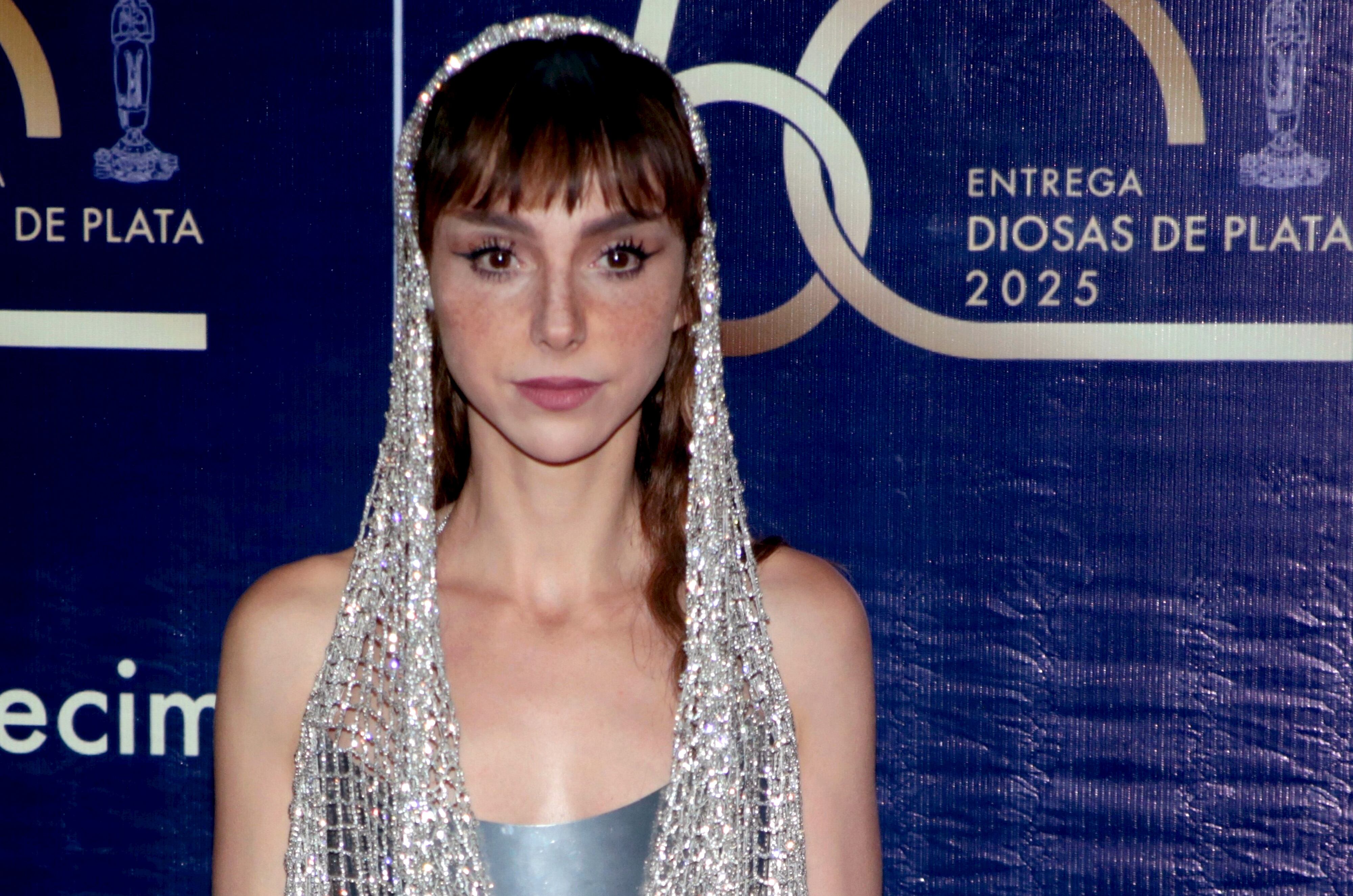 Natalia Téllez posa para una foto en la alfombra roja de los premios Diosas de Plata 2025 en el Centro Cultural 2, el 29 de abril de 2025, en la Ciudad de México, México.