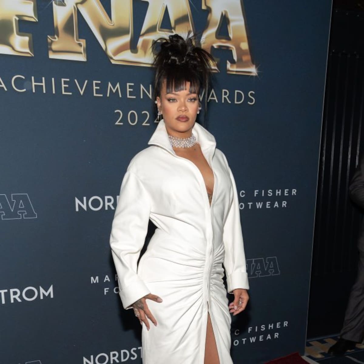 Mariah Carey’s Christmas Gift to Rihanna at Brooklyn Concert: ‘She’s Signing My Tits’