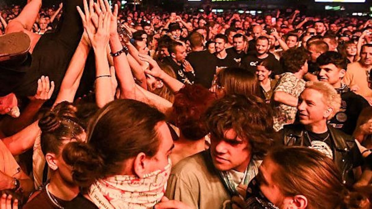 Tragedy at Damas Gratis Concert in Bogotá: One Dead, Five Stabbed