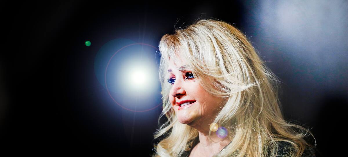 La cantante británica Bonnie Tyler durante la 10.ª Gala Benéfica Laughing Hearts, celebrada en el Hotel Grand Hyatt el 24 de noviembre de 2018 en Berlín, Alemania.