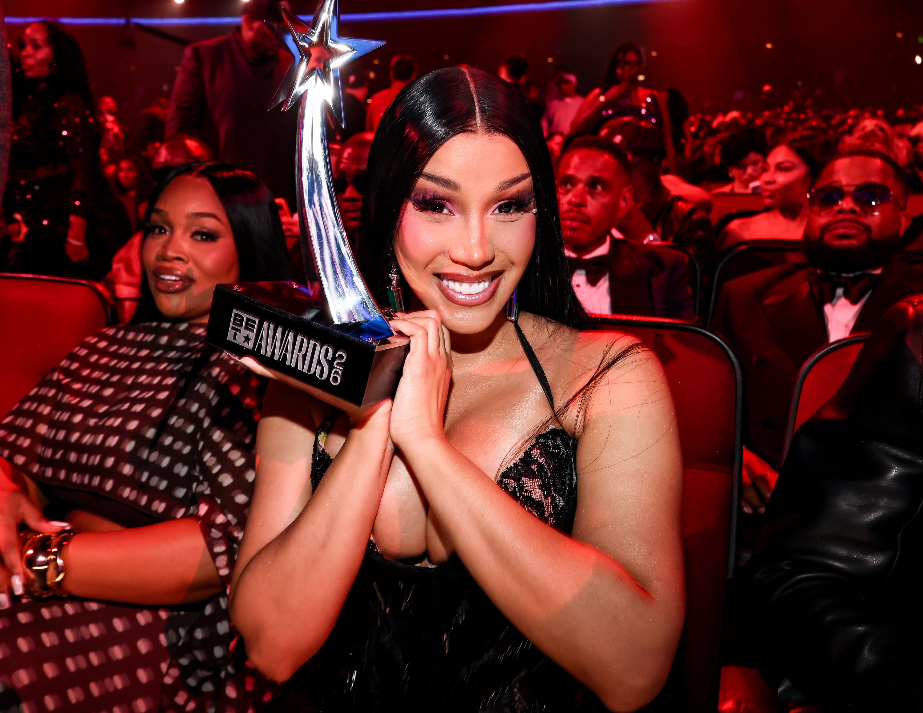 Cardi B en los Premios BET 2026, celebrados en el Peacock Theater el 28 de junio de 2026 en Los Ángeles, California