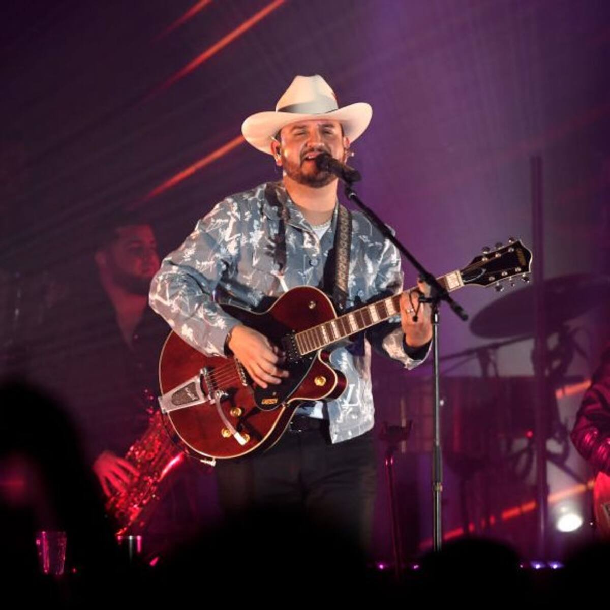 Edén Muñoz Brings ‘Consejos Gratis’ Tour to the US & Surprises with MANÁ Collab