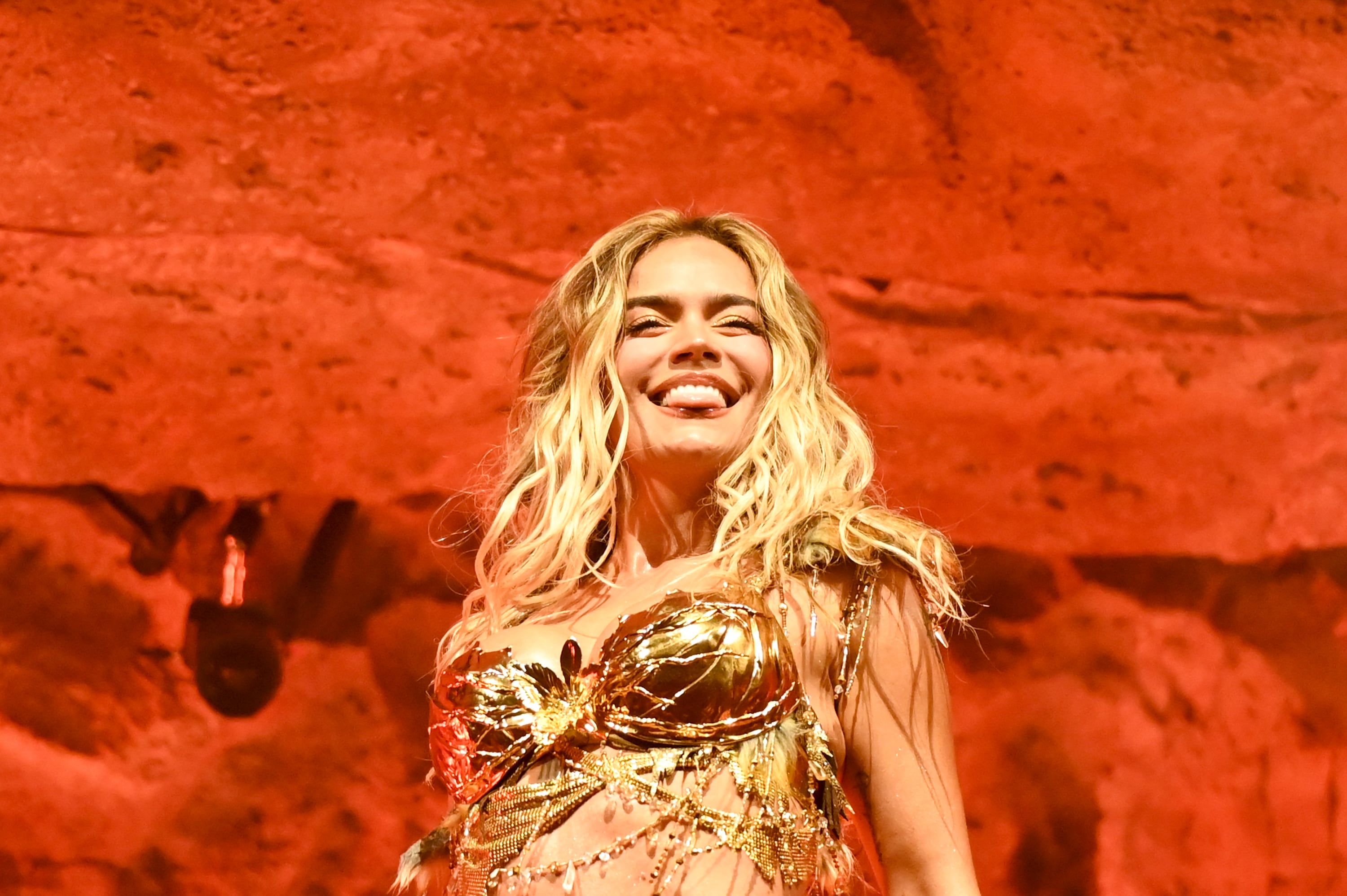 Karol G actúa en Coachella 2026 de forma previa a anunciar el TropiTour