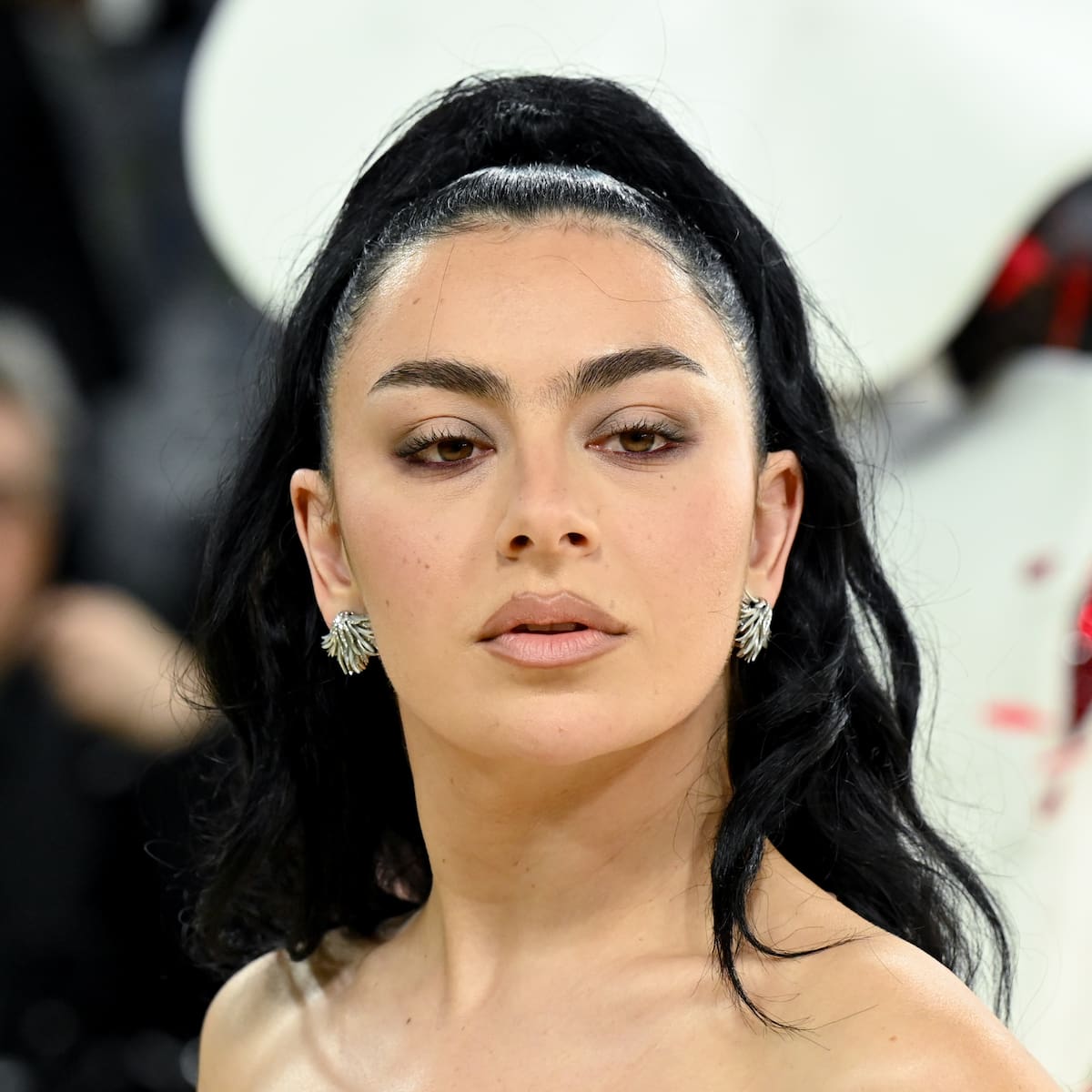 Esta es la fecha y significado del nuevo álbum de Charli XCX Music, Fashion, Film: todo lo que se sabe
