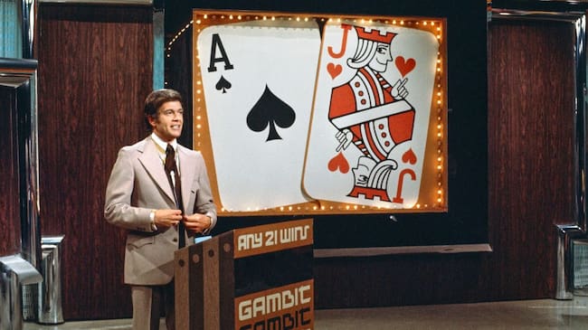 Show host Wink Martindale on the game show, GAMBIT. August 25, 1972. (Photo by CBS via Getty Images)