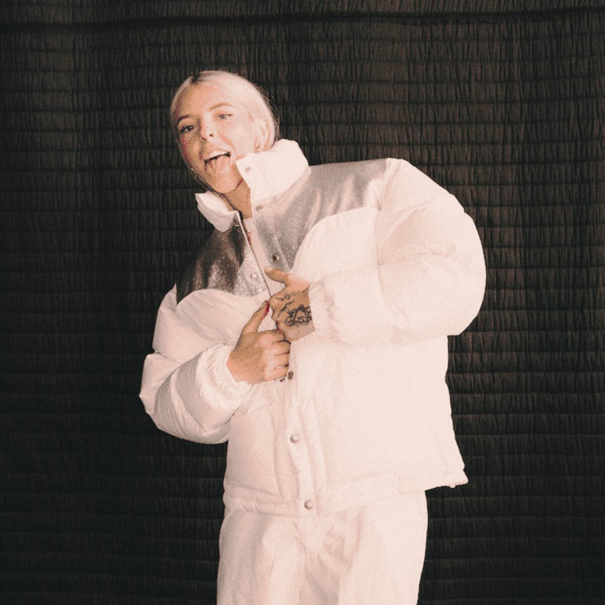 Young Miko Drops ‘Curita’ (English Lyrics) & Reveals Upcoming Album ‘att’