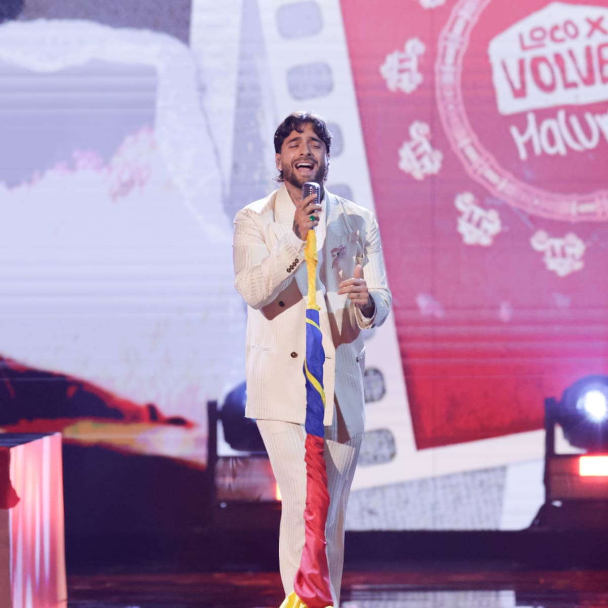 'Tu recuerdo': letra completa de la canción que interpretó Maluma en los AMAS 2026