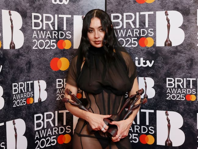 Charli XCX durante los Premios BRIT 2025 en el O2 Arena el 1 de marzo de 2025 en Londres, Inglaterra.