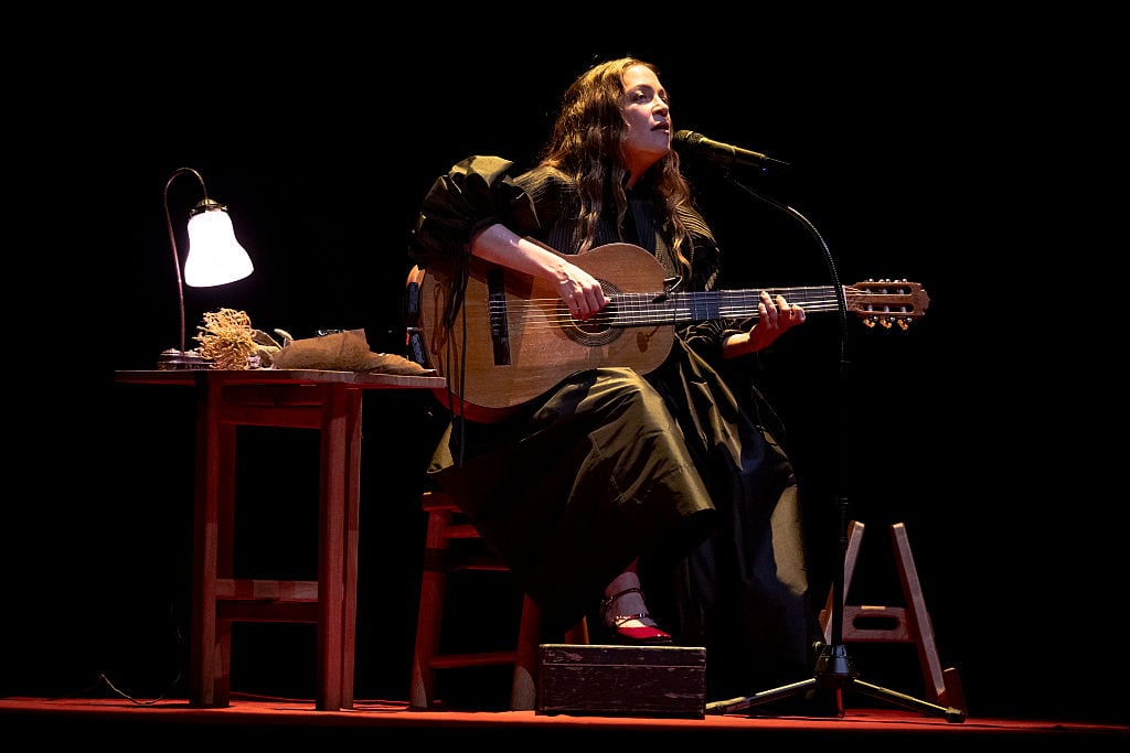 Natalia Lafourcade se presenta en el escenario durante el «Festival Revolución ’65» en el Teatro Real el 25 de julio de 2025 en Madrid, España. (Borja B. Hojas/Getty Images)