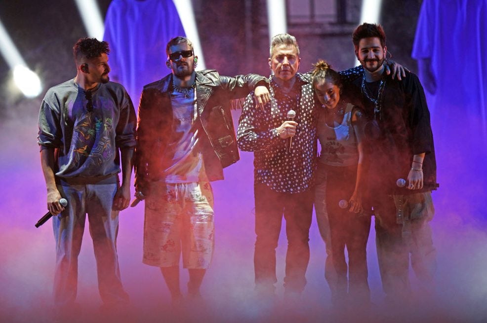 (L-R) Mauricio Montaner and Ricky Montaner (Mau y Ricky), Ricardo Montaner, Evaluna Montaner, and Camilo perform onstage during rehearsals for Univision’s 33rd Edition of Premio Lo Nuestro on February 14, 2021 in Miami, Florida. (Rodrigo Varela/Getty Images)