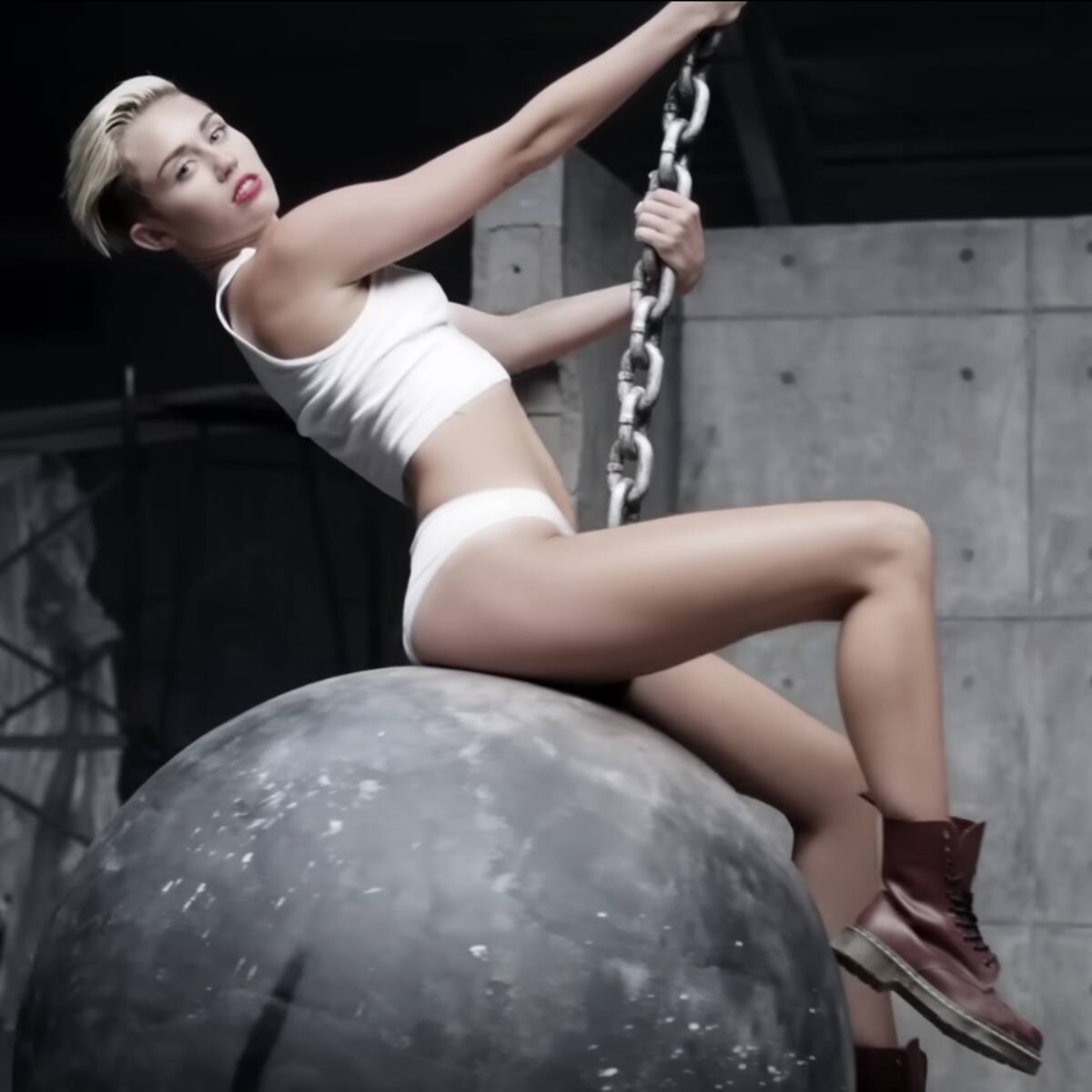 Miley Cyrus Unveils Special Tenth Anniversary Vinyl Edition of ‘Bangerz’