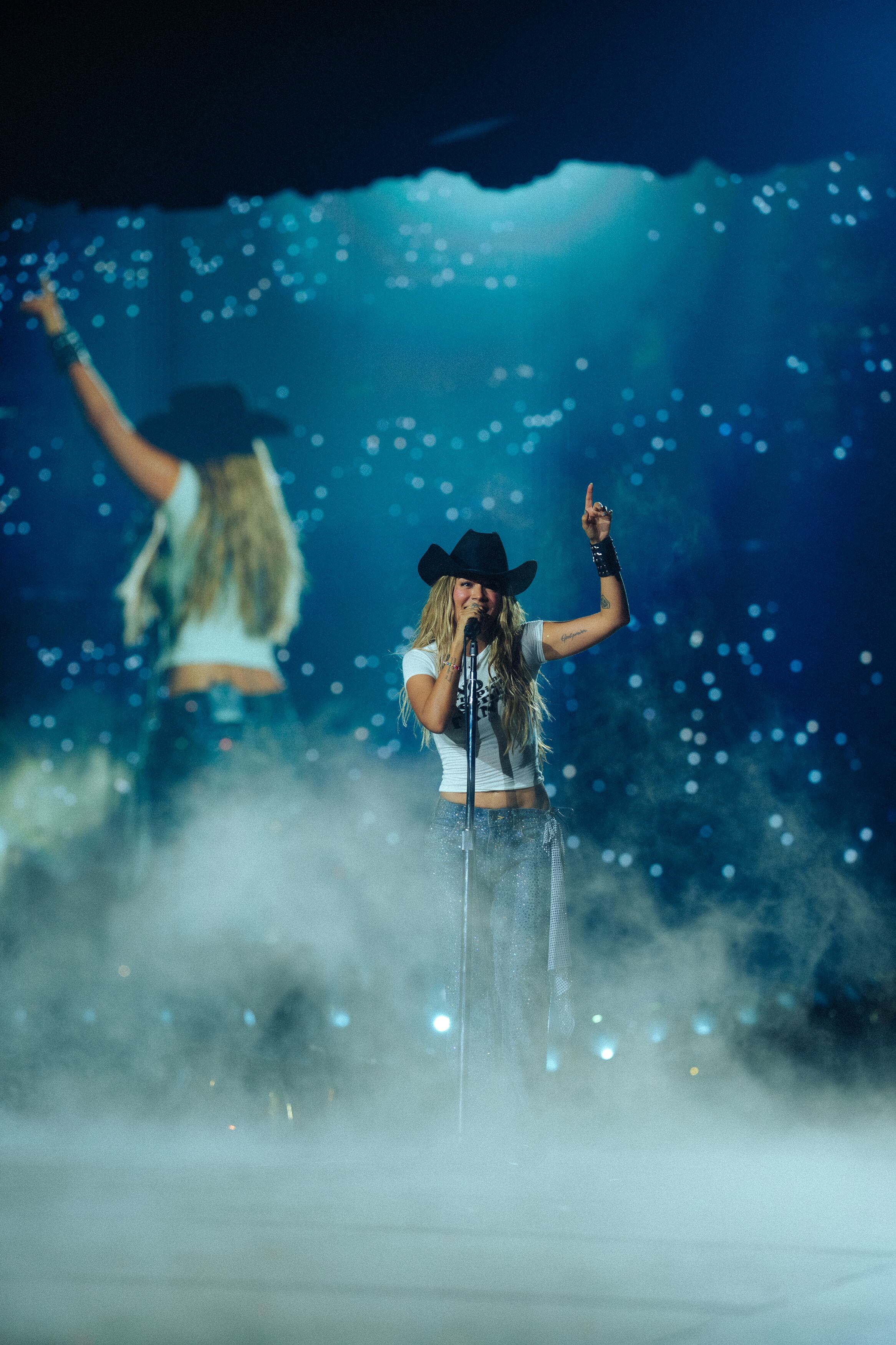 Karol G durante su show en Las Vegas el 7 de agosto de 2026, el mismo día en el que lanzó No Me Arrepiento de Sentir Tanto