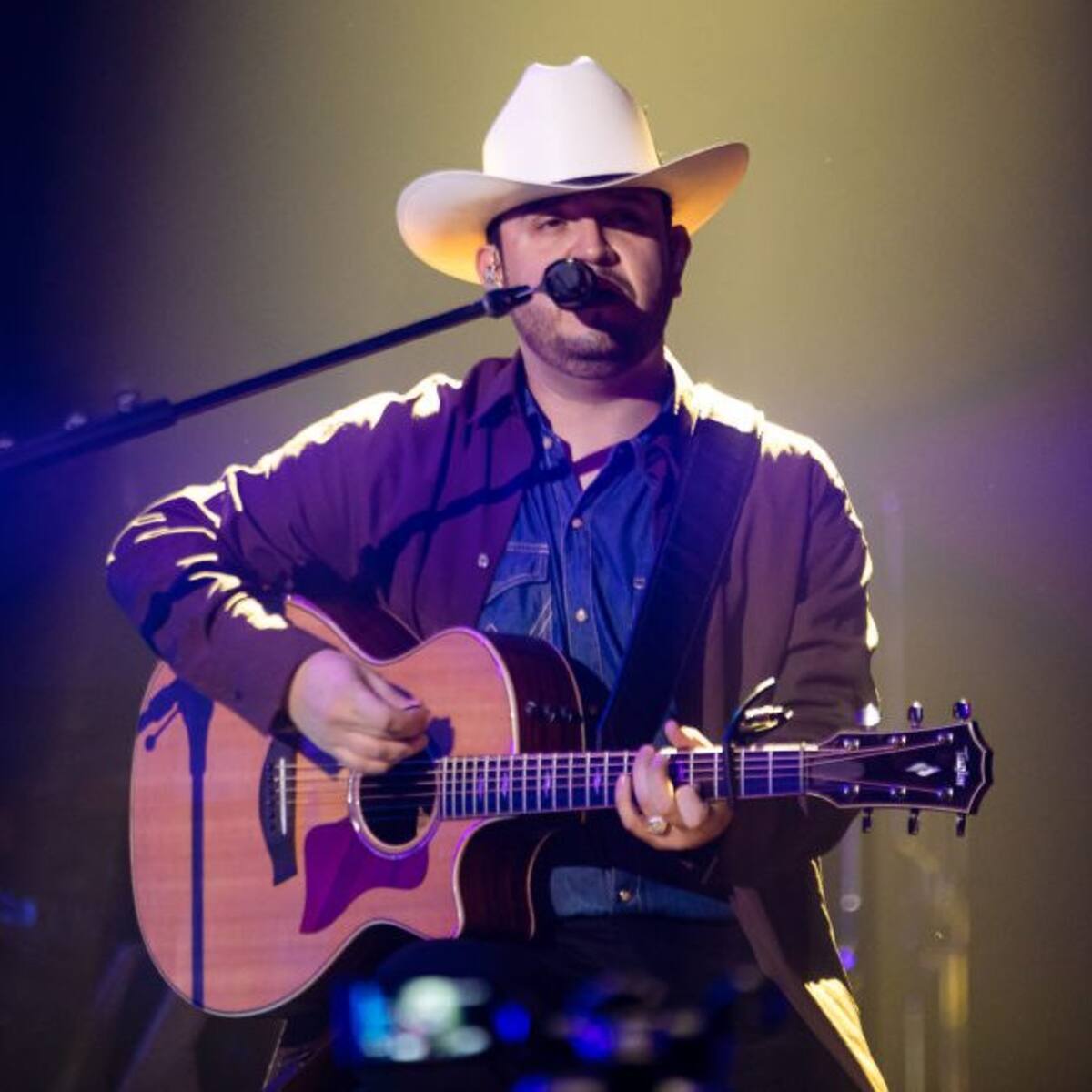 Eden Muñoz Brings Back ‘Te Juro Que Te Amo’: Meaning and English Lyrics