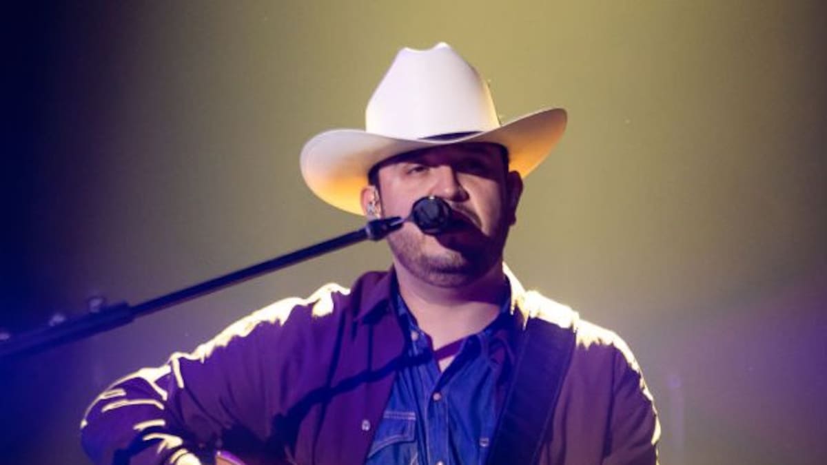 Eden Muñoz Brings Back ‘Te Juro Que Te Amo’: Meaning and English Lyrics