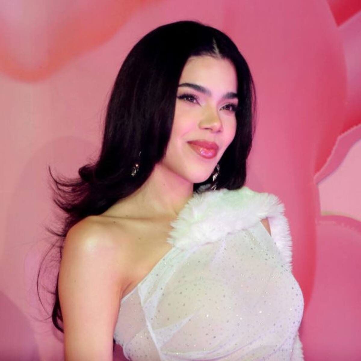 ‘Una Nada Más’ by Los Ángeles Azules and Kenia OS: Meaning and English Lyrics