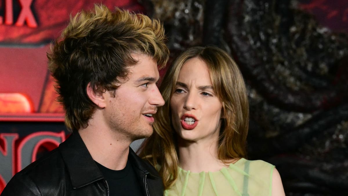 Las fotos de la boda de Maya Hawke y Christian Lee Hutson con el reparto de Stranger Things