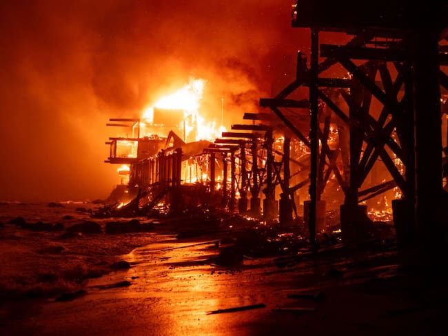 Beachfront homes go up in flames along Pacific Coast Highway in Malibu in the Palisades Fire on Tuesday, January 7, 2025. David Crane/MediaNews Group/Los Angeles Daily News via Getty Images