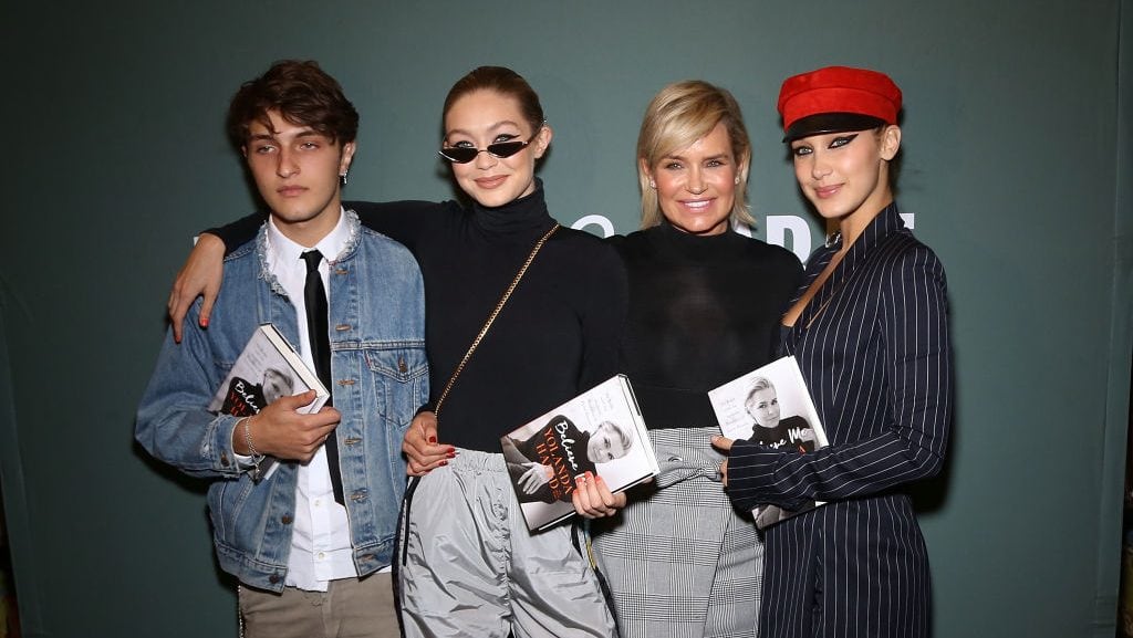 (L-R) Anwar Hadid, Gigi Hadid, Yolanda Hadid and Bella Hadid attend the book signing of Yolanda Hadid’s new book «Believe Me: My Battle with the Invisible Disability of Lyme Disease» on September 13, 2017 in New York City. (Manny Carabel/Getty Images)