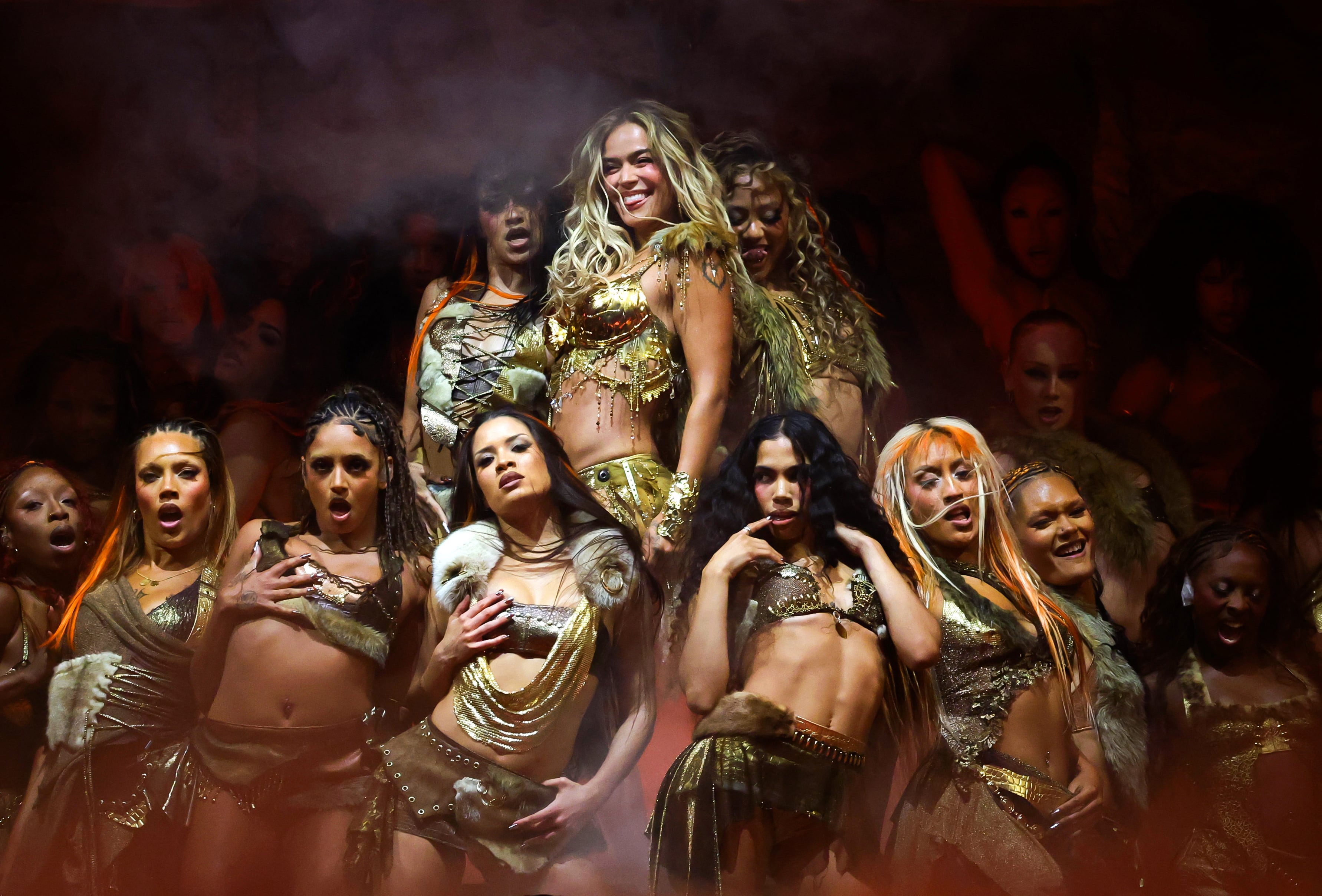 Karol G actuando en Coachella el 12 de abril de 2026 como headliner